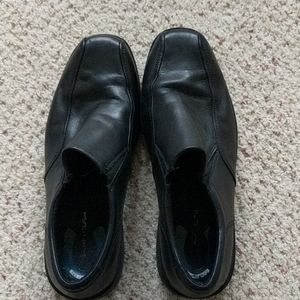 Black dress shoes